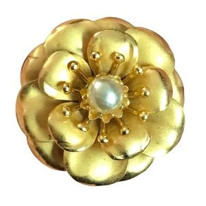 Vintage Gold Tone Flower Petals Faux Pearl Brooch Pin